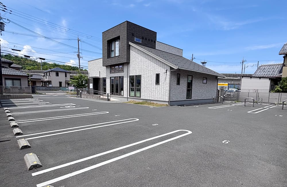 専用駐車場有り 計18台の駐車可